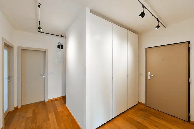 Mezilehlá, Hrdlořezy - Praha 9 | Predaj, Byt, 4-izbový, 133 m²