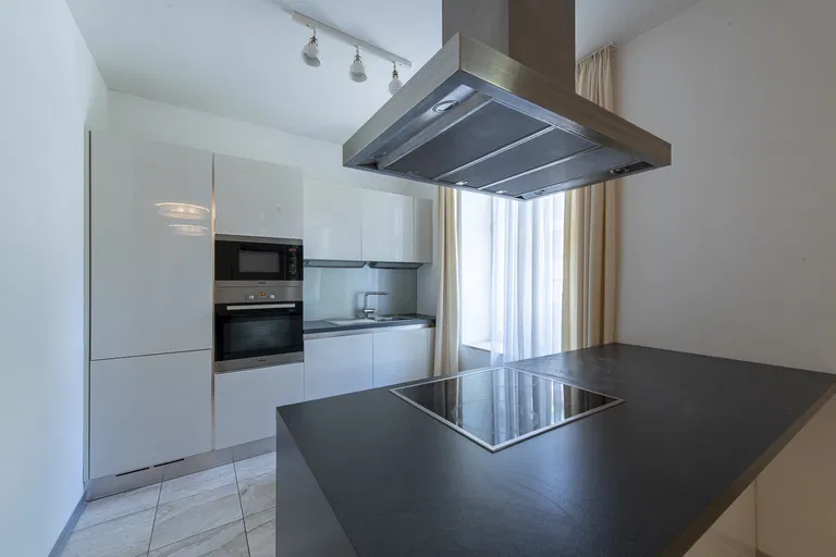 Hlboká cesta, Staré Mesto - Bratislava I | Rent, Apartment, Two-bedroom (3+kk), 177 m²