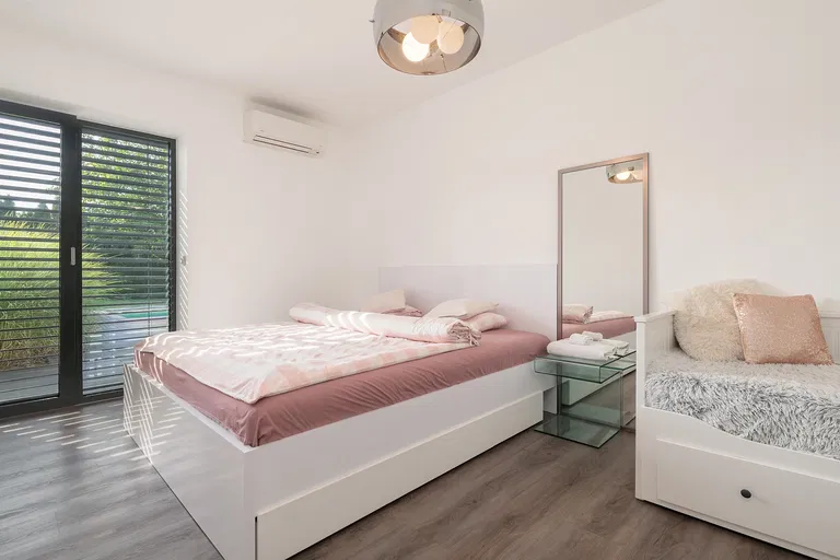 Petlákova, Brněnské Ivanovice - Brno-město | Sale, House, Four-bedroom (5+kk), 250 m²