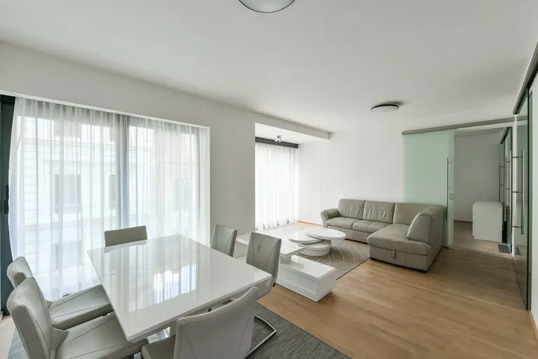 Purkyňova, Nové Město - Prague 1 | Sale, Apartment, One-bedroom (2+kk), 68 m²