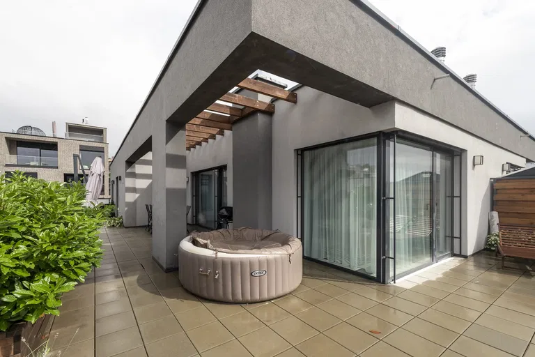 Pod Vtáčnikom, Bratislava - Bratislava III | Rent, Apartment, Two-bedroom (3+kk), 205 m²