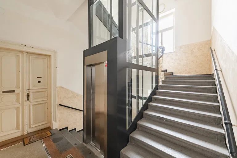 U Obecního dvora, Staré Město - Prague 1 | Sale, Apartment, One-bedroom (2+1), 83 m²