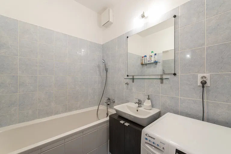 Antolská, Petržalka - Bratislava V | Predaj, Byt, 1-izbový, 42 m²