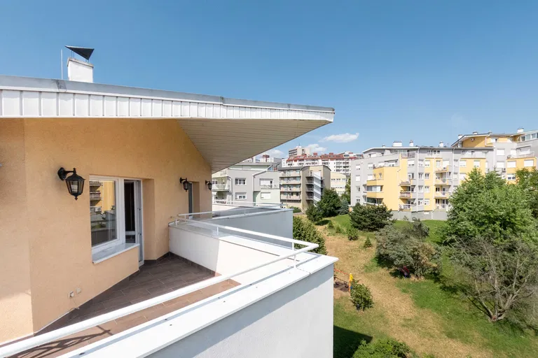 Tichá, Staré Mesto - Bratislava I | Rent, Apartment, Three-bedroom (4+kk), 186 m²