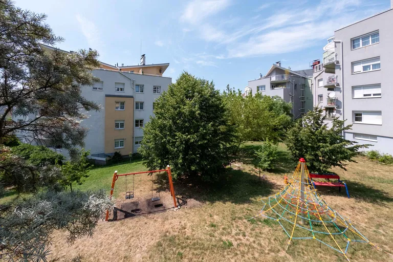 Tichá, Staré Mesto - Bratislava I | Rent, Apartment, Three-bedroom (4+kk), 186 m²
