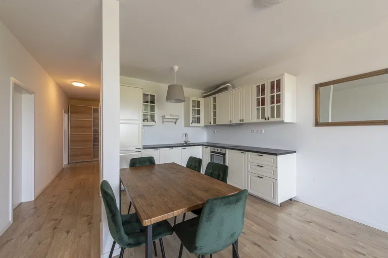 Zuzany Chalupovej, Petržalka - Bratislava V | Prenájom, Byt, 4-izbový, 94 m²