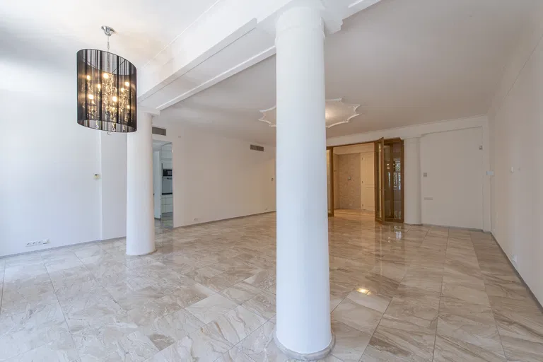 Hlboká cesta, Staré Mesto - Bratislava I | Rent, Apartment, Two-bedroom (3+kk), 191 m²