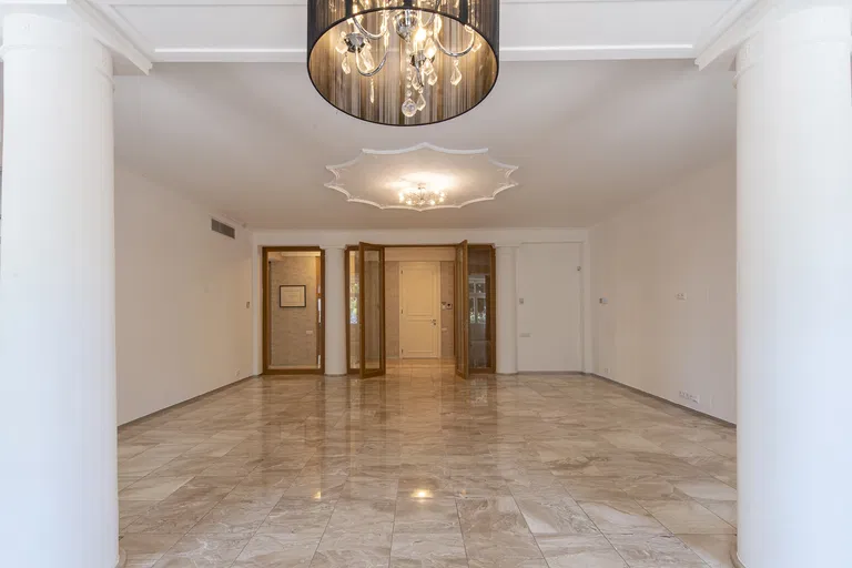 Hlboká cesta, Staré Mesto - Bratislava I | Rent, Apartment, Two-bedroom (3+kk), 191 m²