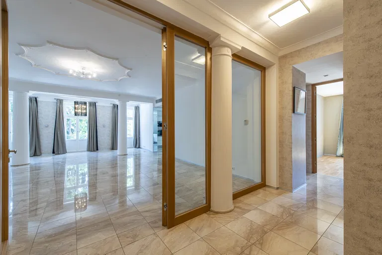 Hlboká cesta, Staré Mesto - Bratislava I | Rent, Apartment, Two-bedroom (3+kk), 191 m²