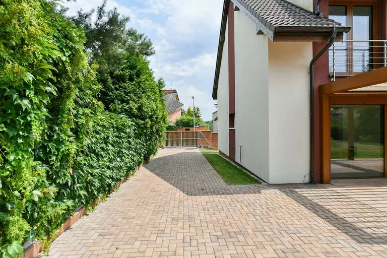 Burdova, Kyje - Prague 9 | Sale, House, Six-bedroom (7+kk), 265 m²