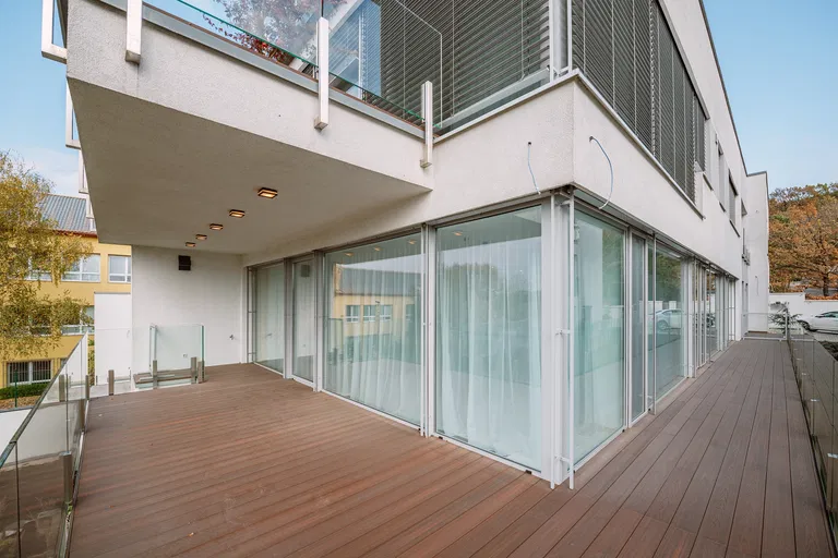Tajovského, Staré Mesto - Bratislava I | Prenájom, Byt, 3-izbový, 174 m²
