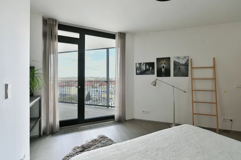 Pitterova, Žižkov - Prague 3 | Sale, Apartment, Three-bedroom (4+kk), 180 m²