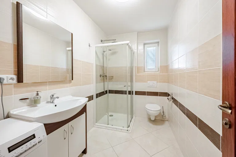 Starobabická, Babice - Praha-východ | Sale, House, Three-bedroom (4+kk), 186 m²