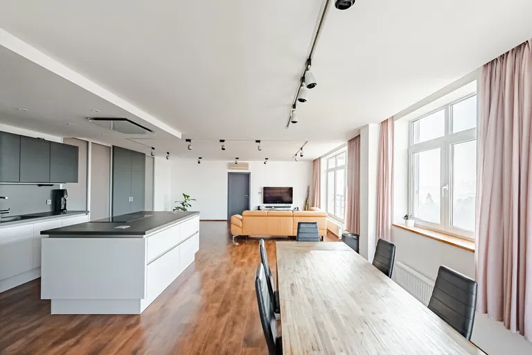 Vinohradská, Strašnice - Prague 10 | Sale, Apartment, Three-bedroom (4+kk), 176 m²