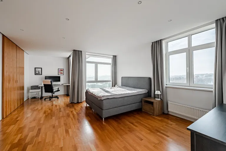 Vinohradská, Strašnice - Prague 10 | Sale, Apartment, Three-bedroom (4+kk), 176 m²