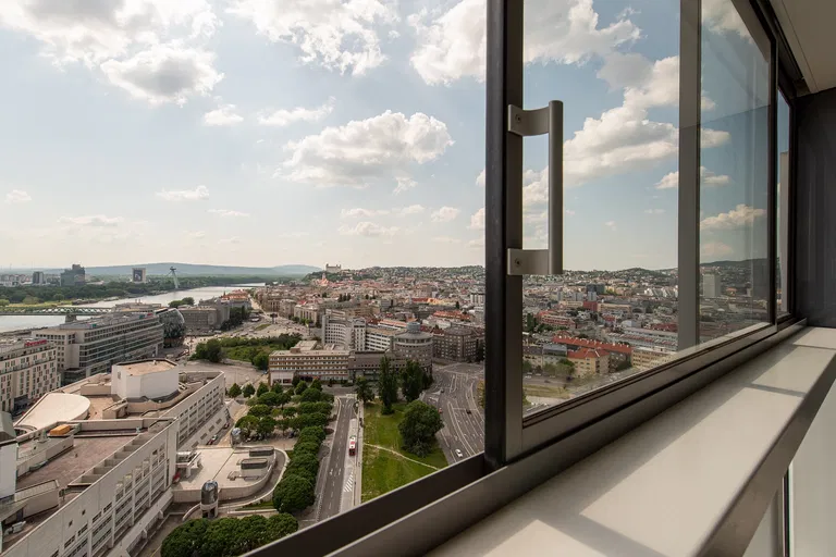 Landererova, Bratislava - Bratislava I | Prenájom, Byt, 2-izbový, 66 m²