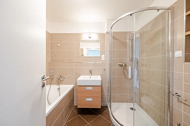 Učňovská, Hrdlořezy - Praha 9 | Prenájom, Byt, 3-izbový, 97 m²