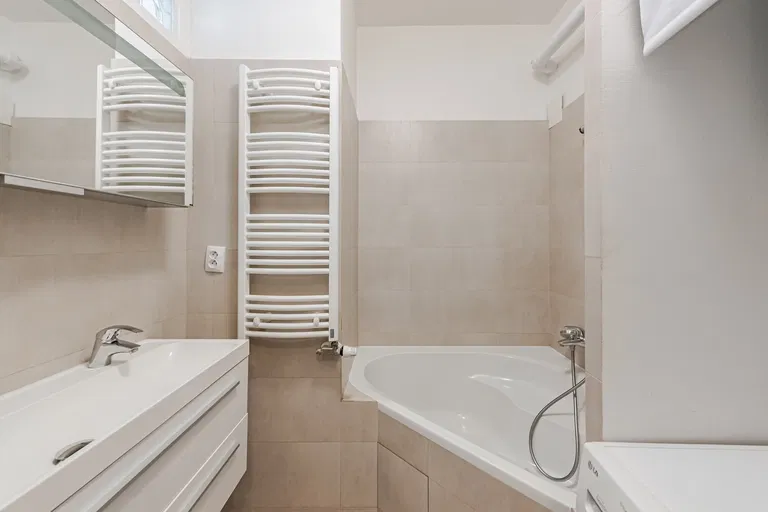 Kamenická, Holešovice - Prague 7 | Sale, Apartment, One-bedroom (2+kk), 47 m²