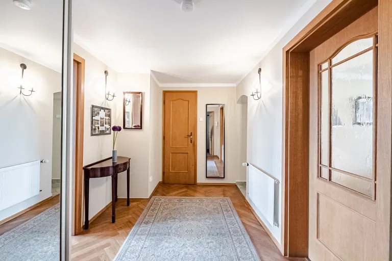 U lužického semináře, Malá Strana - Praha 1 | Predaj, Byt, 4-izbový, 70 m²