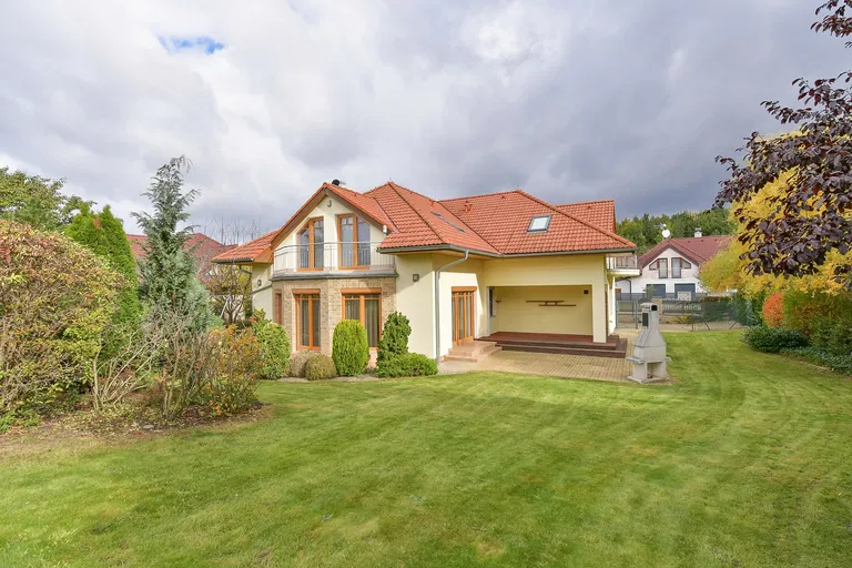 Pod Valem II, Průhonice - Praha-západ | Sale, House, Five-bedroom (6+kk), 309 m²