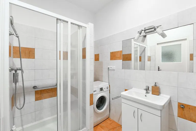 Hradešínská, Vinohrady - Prague 10 | Sale, Apartment, One-bedroom (2+kk), 57 m²