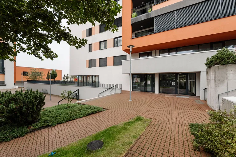 Staré Grunty, Karlova Ves - Bratislava IV | Prenájom, Byt, 2-izbový, 68 m²