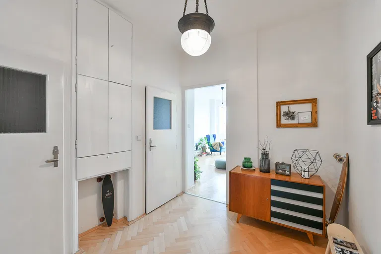Hradešínská, Vinohrady - Prague 10 | Sale, Apartment, One-bedroom (2+kk), 57 m²