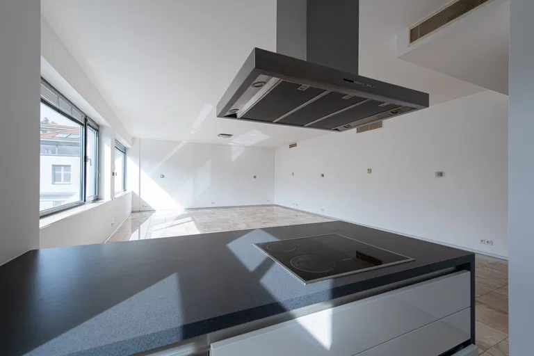 Hlboká cesta, Staré Mesto - Bratislava I | Prenájom, Byt, 4-izbový, 146 m²