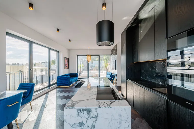 Vlčkova, Staré Mesto - Bratislava I | Prenájom, Byt, 4-izbový, 184 m²