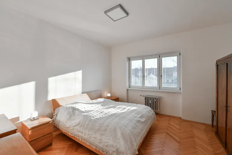 Náměstí 14. října, Smíchov - Prague 5 | Sale, Apartment, One-bedroom (2+kk), 70 m²