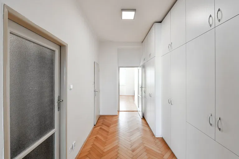 Náměstí 14. října, Smíchov - Prague 5 | Sale, Apartment, One-bedroom (2+kk), 70 m²