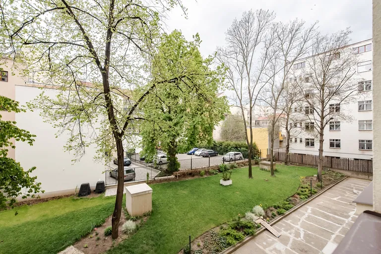 Náměstí 14. října, Smíchov - Prague 5 | Sale, Apartment, One-bedroom (2+kk), 70 m²