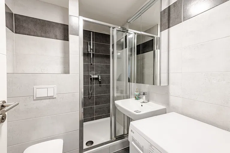 28. pluku, Vršovice - Prague 10 | Sale, Apartment, One-bedroom (2+kk), 46 m²