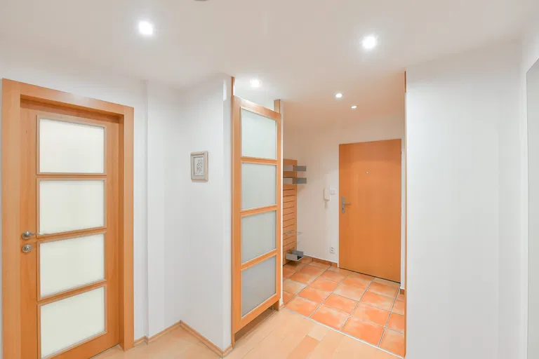 Gončarenkova, Braník - Prague 4 | Sale, Apartment, One-bedroom (2+kk), 90 m²