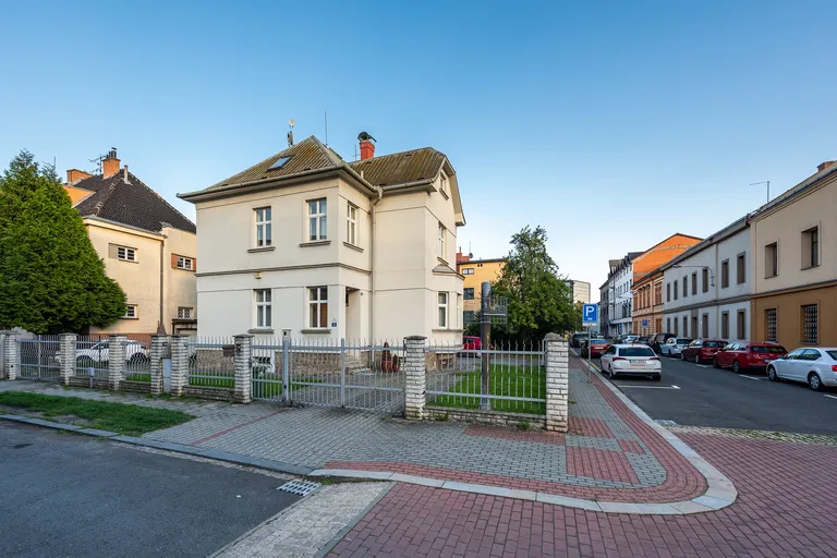 Pražákova, Ostrava-Mariánské Hory a Hulváky - Ostrava-město | Sale, House, Seven-bedroom (8+kk), 377 m²