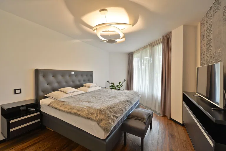 Ke Kapslovně, Žižkov - Praha 3 | Prenájom, Byt, 2-izbový, 96 m²