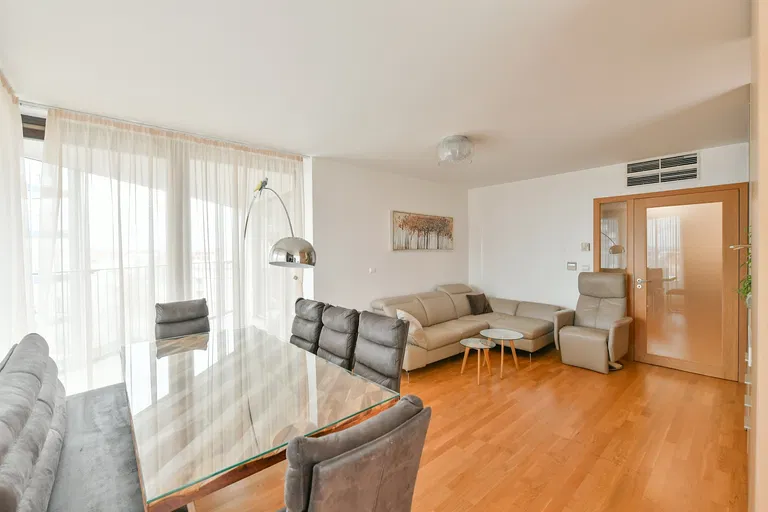 Pitterova, Žižkov - Prague 3 | Sale, Apartment, Two-bedroom (3+kk), 130 m²