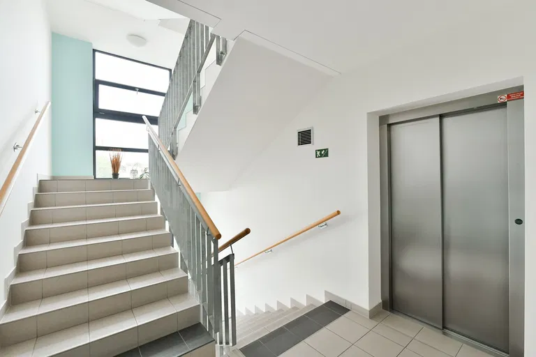 Pod Jarovem, Žižkov - Prague 3 | Sale, Apartment, Two-bedroom (3+kk), 78 m²