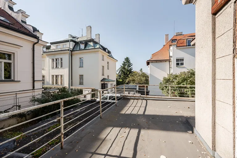 Pětidomí, Bubeneč - Prague 6 | Sale, Apartment building, 674 m²