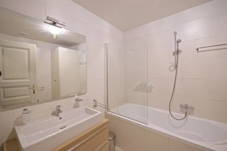 Italská, Vinohrady - Praha 2 | Prenájom, Byt, 3-izbový, 98 m²