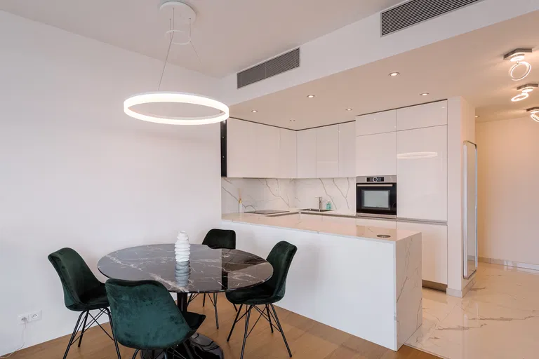 Továrenská, Staré Mesto - Bratislava I | Prenájom, Byt, 3-izbový, 96 m²