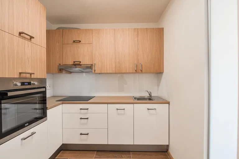 U Kříže, Jinonice - Praha 5 | Prenájom, Byt, 2-izbový, 69 m²