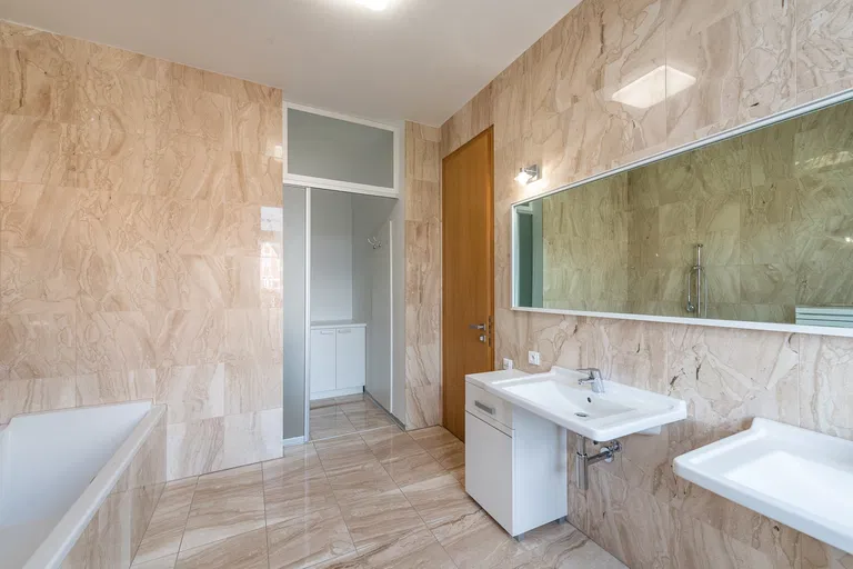 Hlboká cesta, Staré Mesto - Bratislava I | Prenájom, Byt, 4-izbový, 132 m²