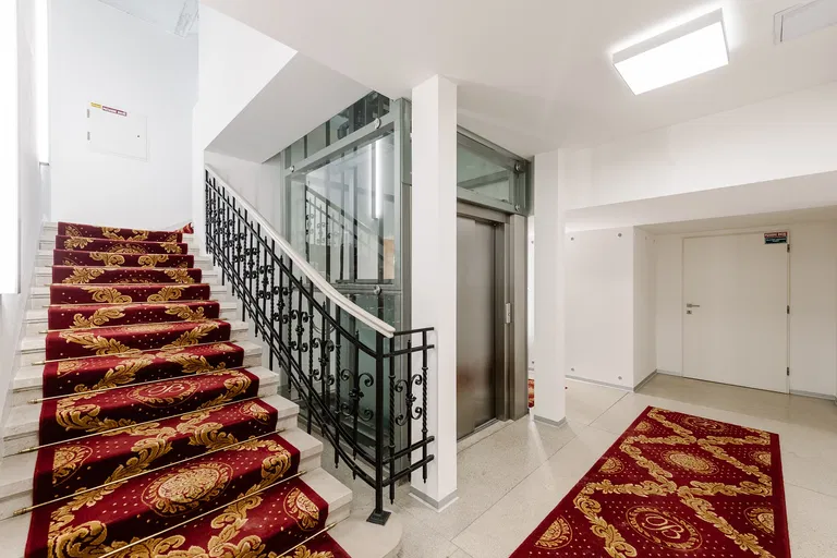 Hlboká cesta, Staré Mesto - Bratislava I | Prenájom, Byt, 4-izbový, 132 m²
