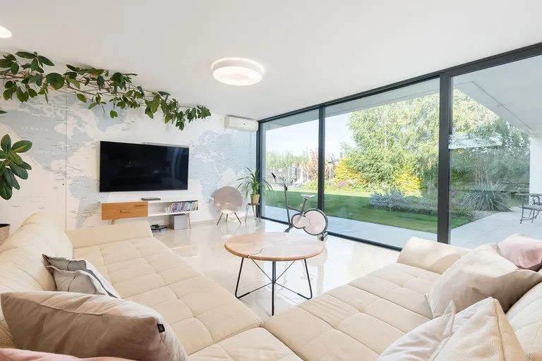 Uzavřená - Brno-venkov | Predaj, Rodinný dom, 5-izbový, 248 m²