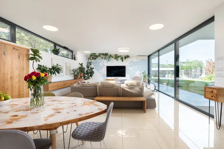 Uzavřená - Brno-venkov | Predaj, Rodinný dom, 5-izbový, 248 m²
