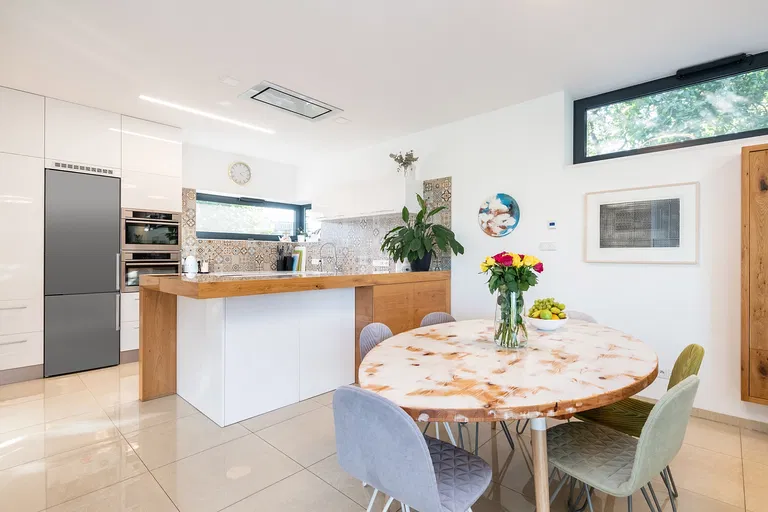 Uzavřená - Brno-venkov | Predaj, Rodinný dom, 5-izbový, 248 m²