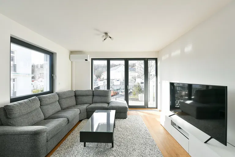 Pod Dvorem, Veleslavín - Praha 6 | Prenájom, Byt, 4-izbový, 116 m²