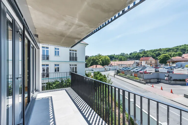 Pod Dvorem, Veleslavín - Praha 6 | Prenájom, Byt, 4-izbový, 116 m²