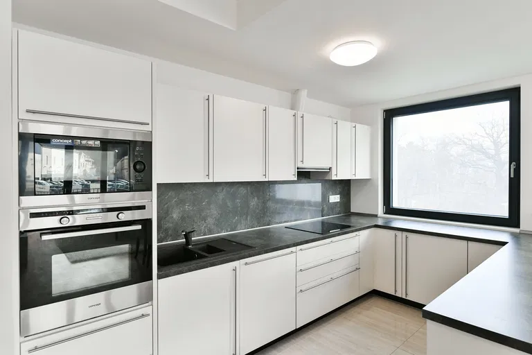 Pod Dvorem, Veleslavín - Praha 6 | Prenájom, Byt, 4-izbový, 116 m²